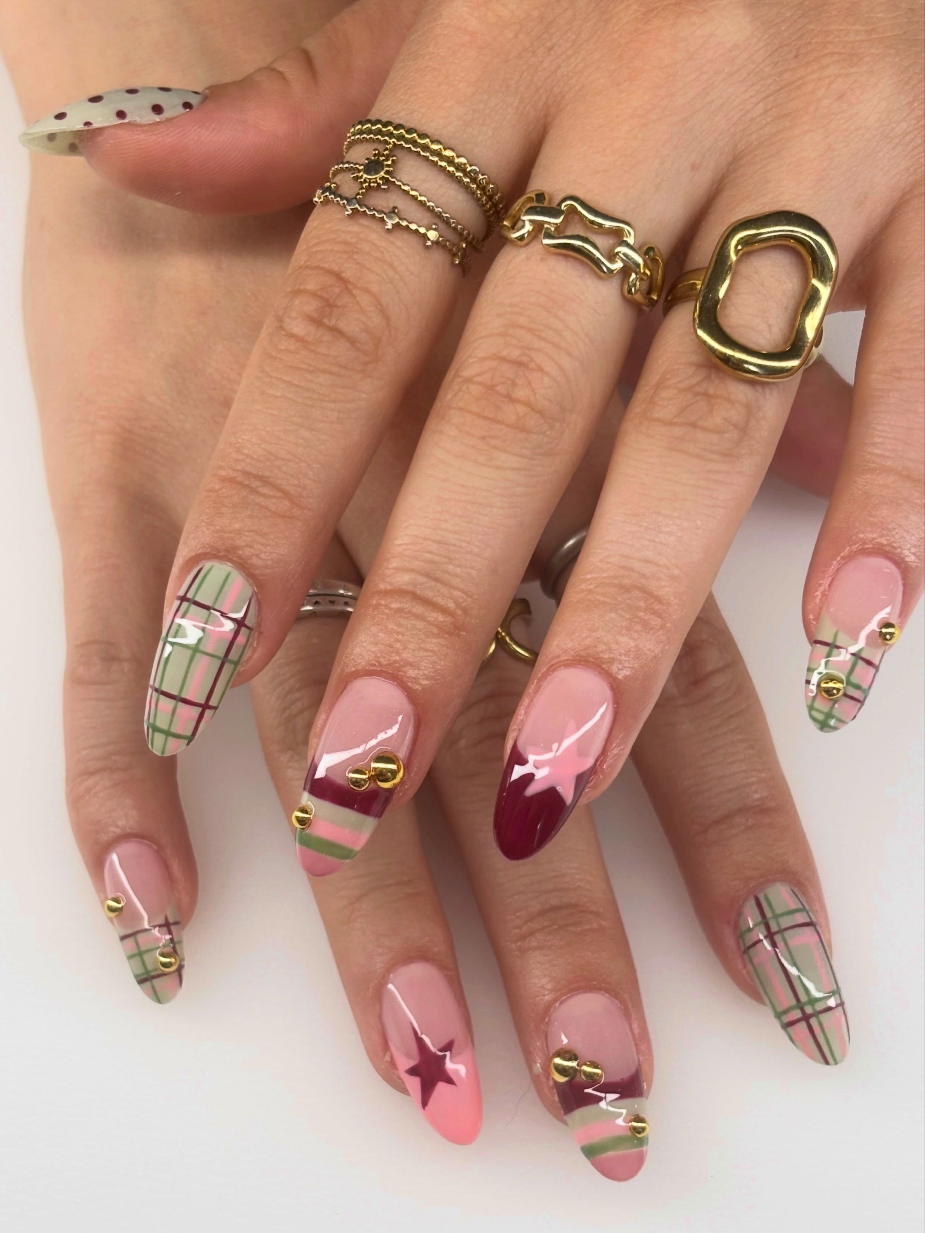 Tartan rosé & étoiles — nail art La P'tite Manucure
